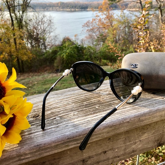 Auth Chanel Black cat eye sunglasses with CC faux pearls/New w.o Tags/Stylish - Picture 8 of 15